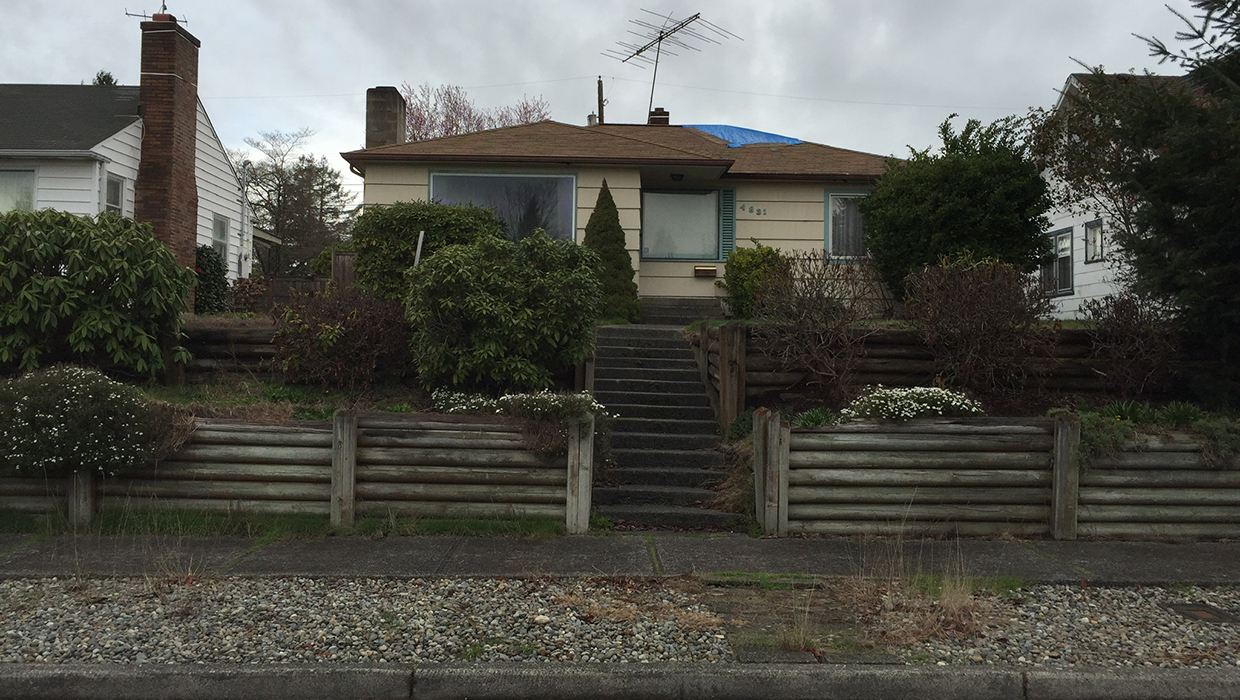 Custom Retaining Wall – Before – North Tacoma,